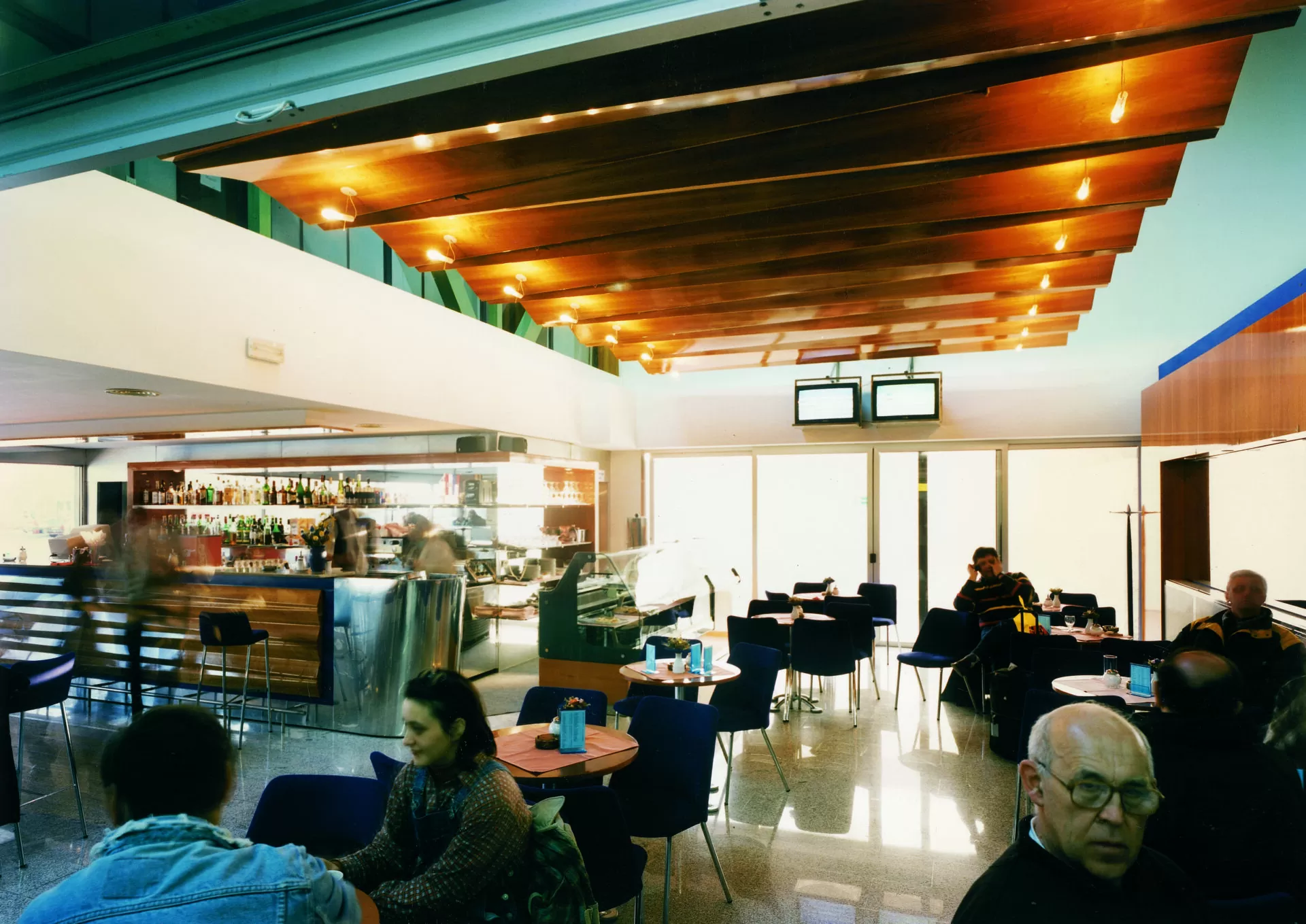 Interijer Zračne luke Zagreb 11 - Dva Arhitekta Zidarić