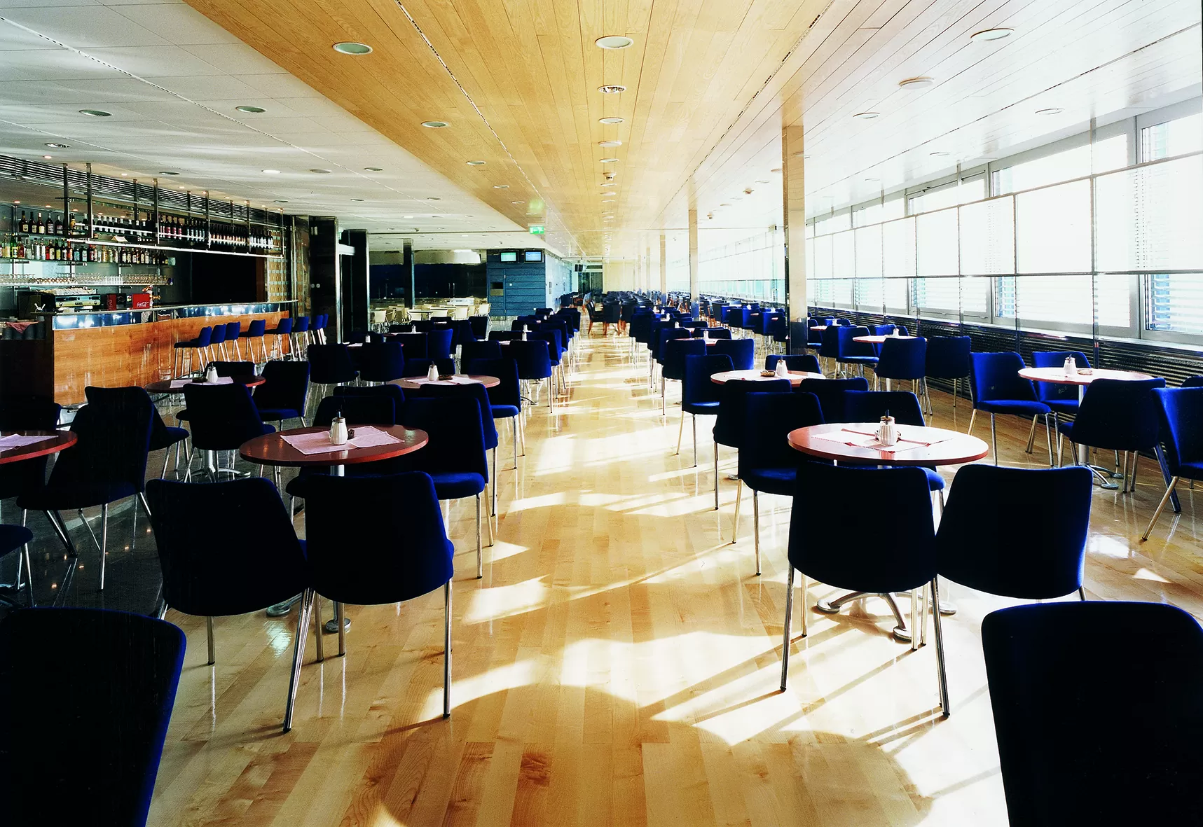 Restoran Faust Vrančić – Zračna luka Zagreb 04 - Dva Arhitekta Zidarić